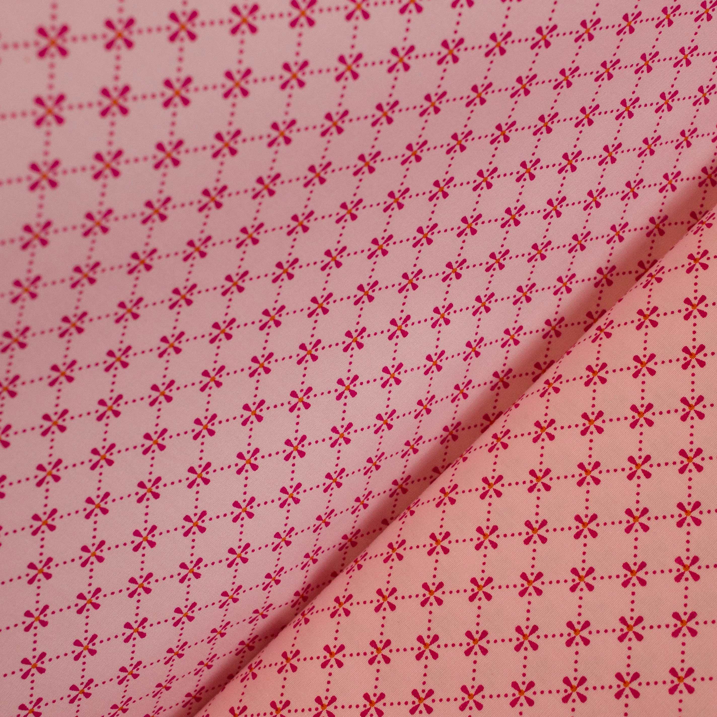 Katoen poplin roos met roze bloemen